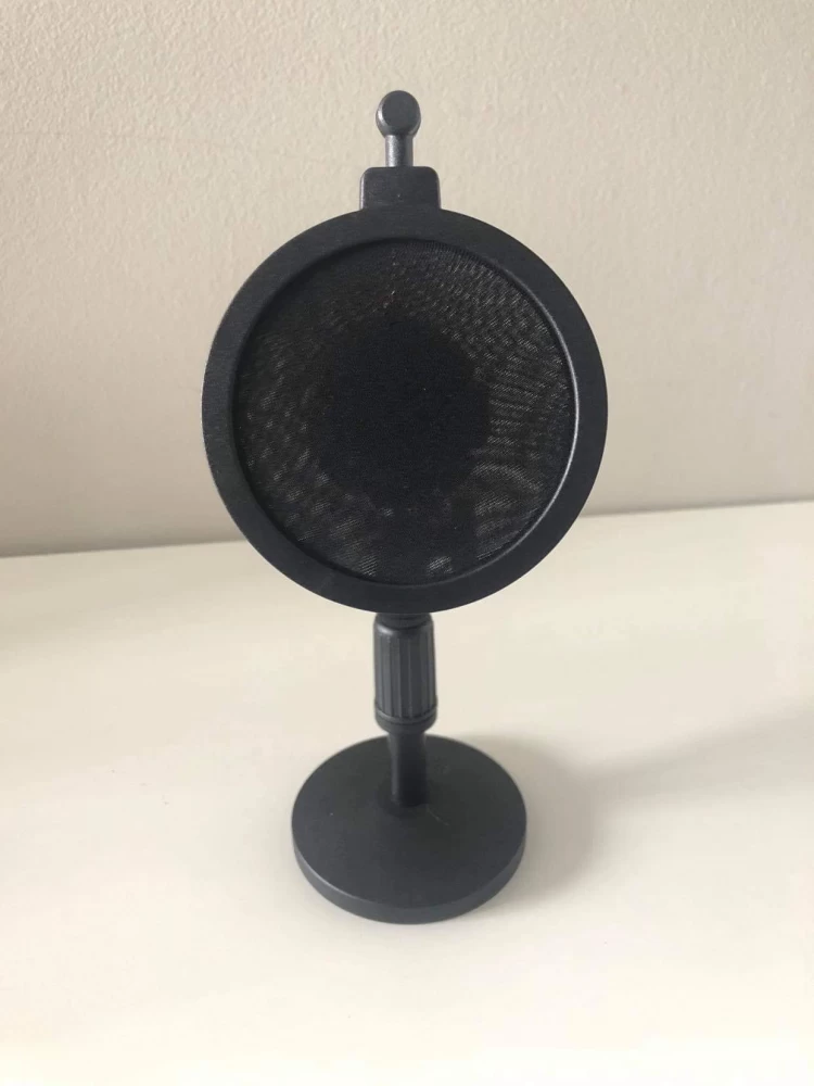 Maono HD300 Showing Popfilter